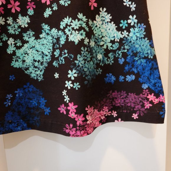Lululemon Petal Pop tank top in black w teal, blue & pink floral print size 2-4 - Picture 8 of 12